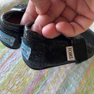 Toms T2 baby shoes. Very good condition